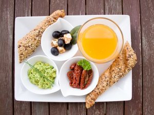 café da manhã 300x224 - Alimentação Balanceada: O primeiro passo para ser mais saudável