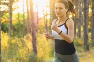 exercício físico 300x199 - Como aumentar a imunidade: 10 Dicas para fortalecer seu organismo