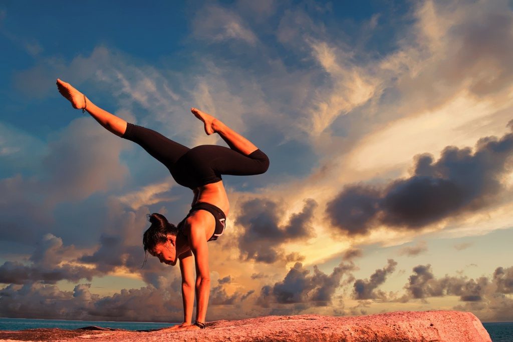 exercícios de equilibrio e flexibilidade 1024x683 - Atividade física: 20 benefícios para sua saúde