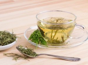 os benefícios do chá de cavalinha 300x224 - Os benefícios do chá: 16 Sabores para sua saúde
