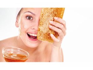 36 esfoliante caseiro com mel e acucar 300x225 - Pele Oleosa: Cuidados essenciais para manter a pele bonita