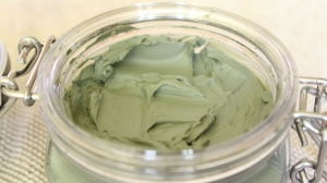 argila verde 300x168 - 13 Benefícios da Argila Verde para o rosto
