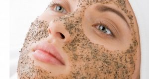 esfoliação caseira 300x159 - Como cuidar da pele do rosto: Dicas para uma pele perfeita